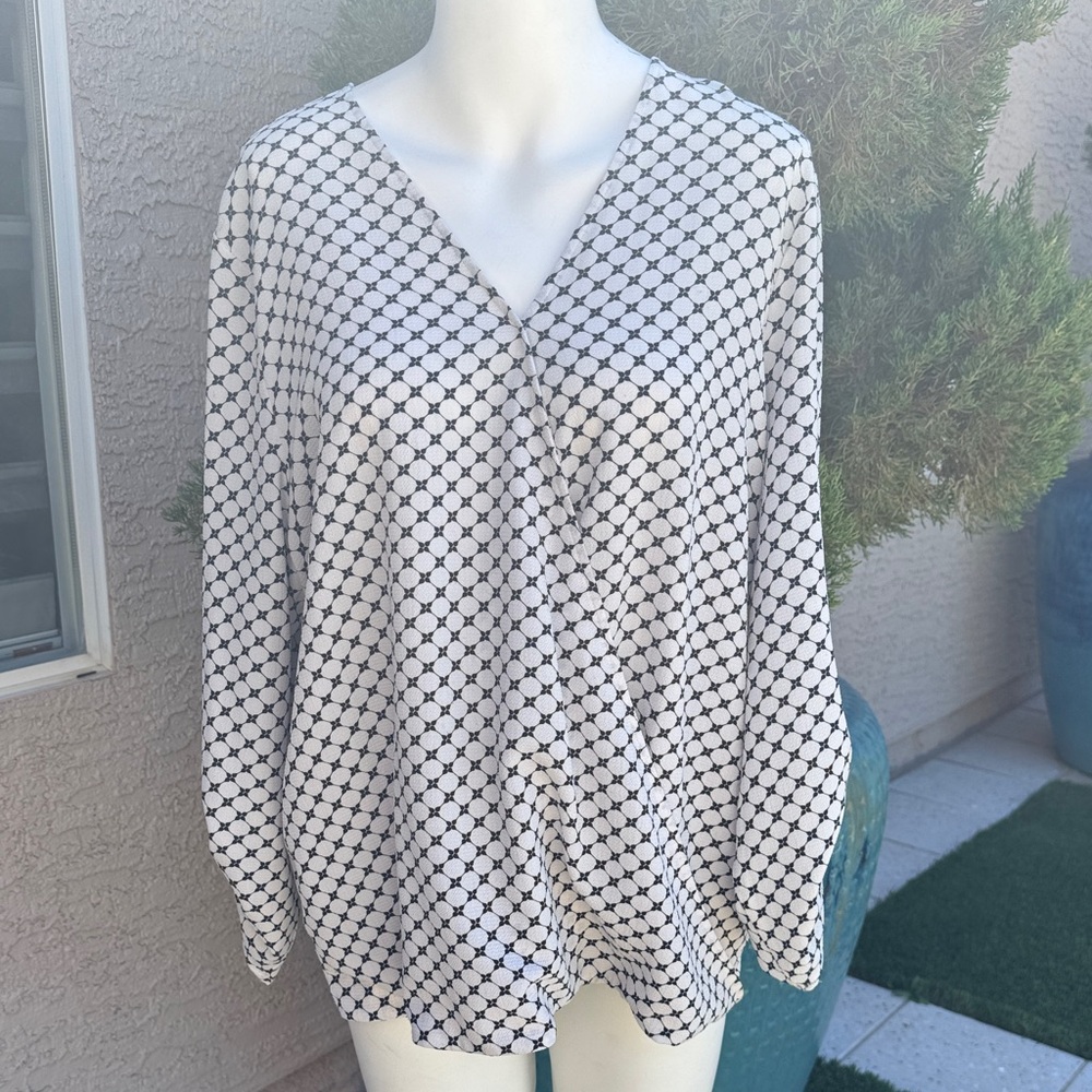 Adrianna Papell Black and White Geometric Blouse